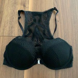 Victoria’s Secret 32D Lace back Bra
